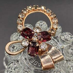 Vintage 1950s Signed M&S 12k G.F. Gold Bow Wreath Brooch with Sparkly Red Crysta